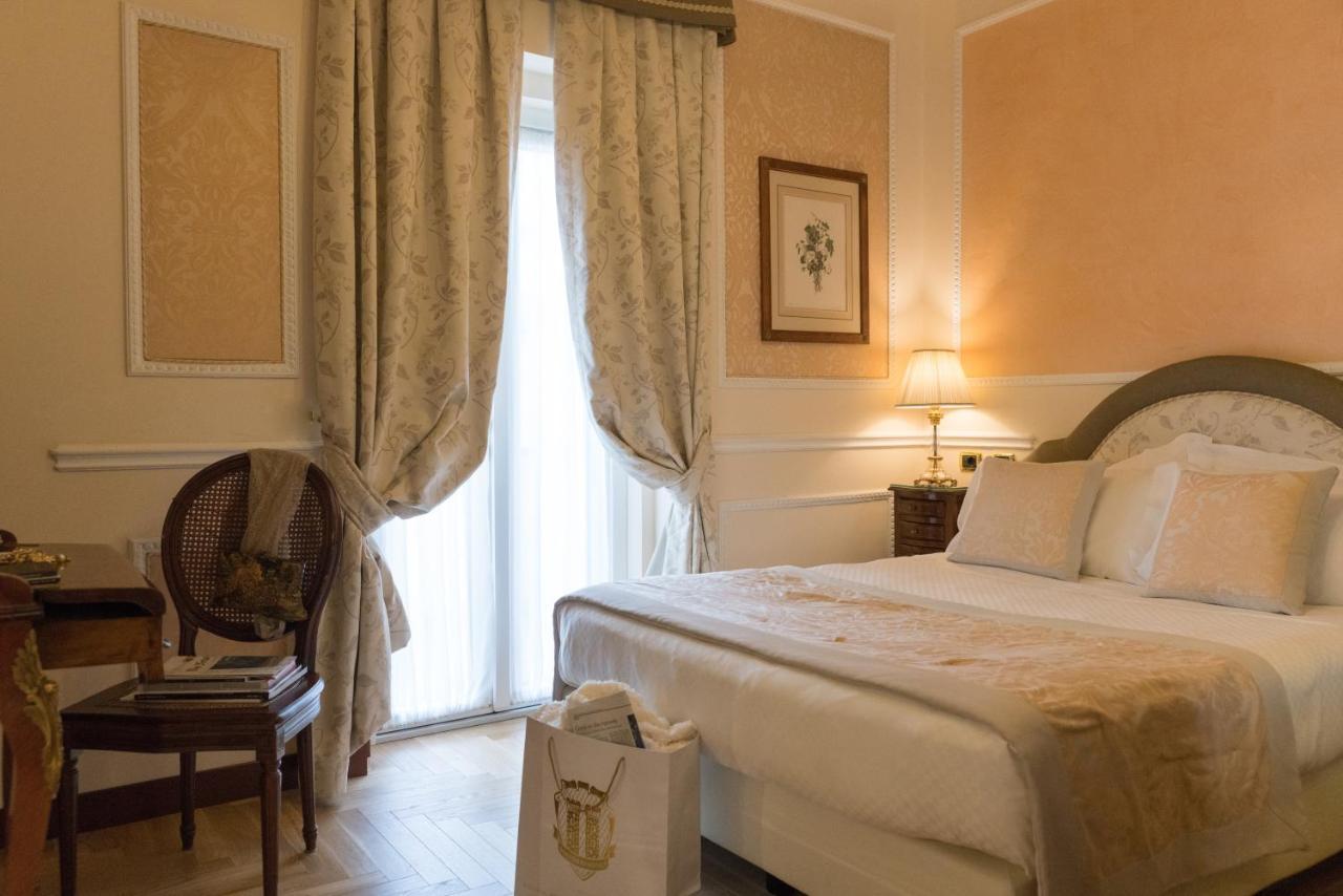 Hotel Bernini Palace Флоренция Екстериор снимка A room at the hotel