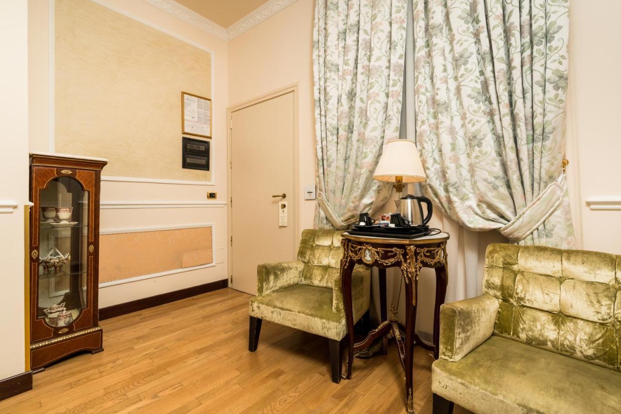 Hotel Bernini Palace Флоренция Екстериор снимка A room at the hotel