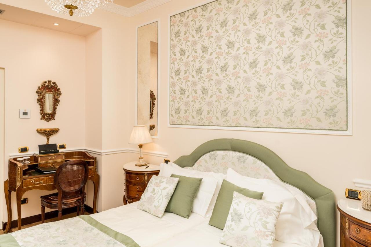 Hotel Bernini Palace Флоренция Екстериор снимка A bedroom at the hotel