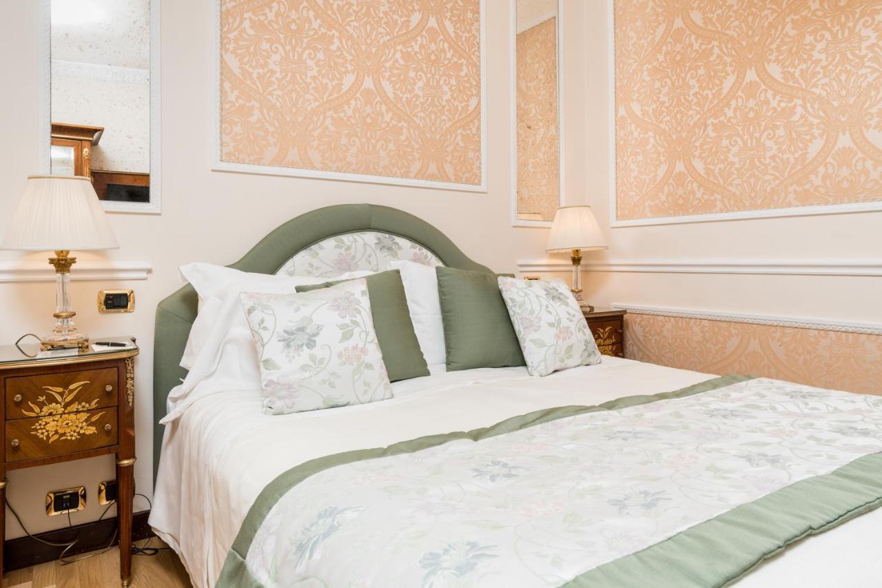 Hotel Bernini Palace Флоренция Екстериор снимка A bedroom at the hotel