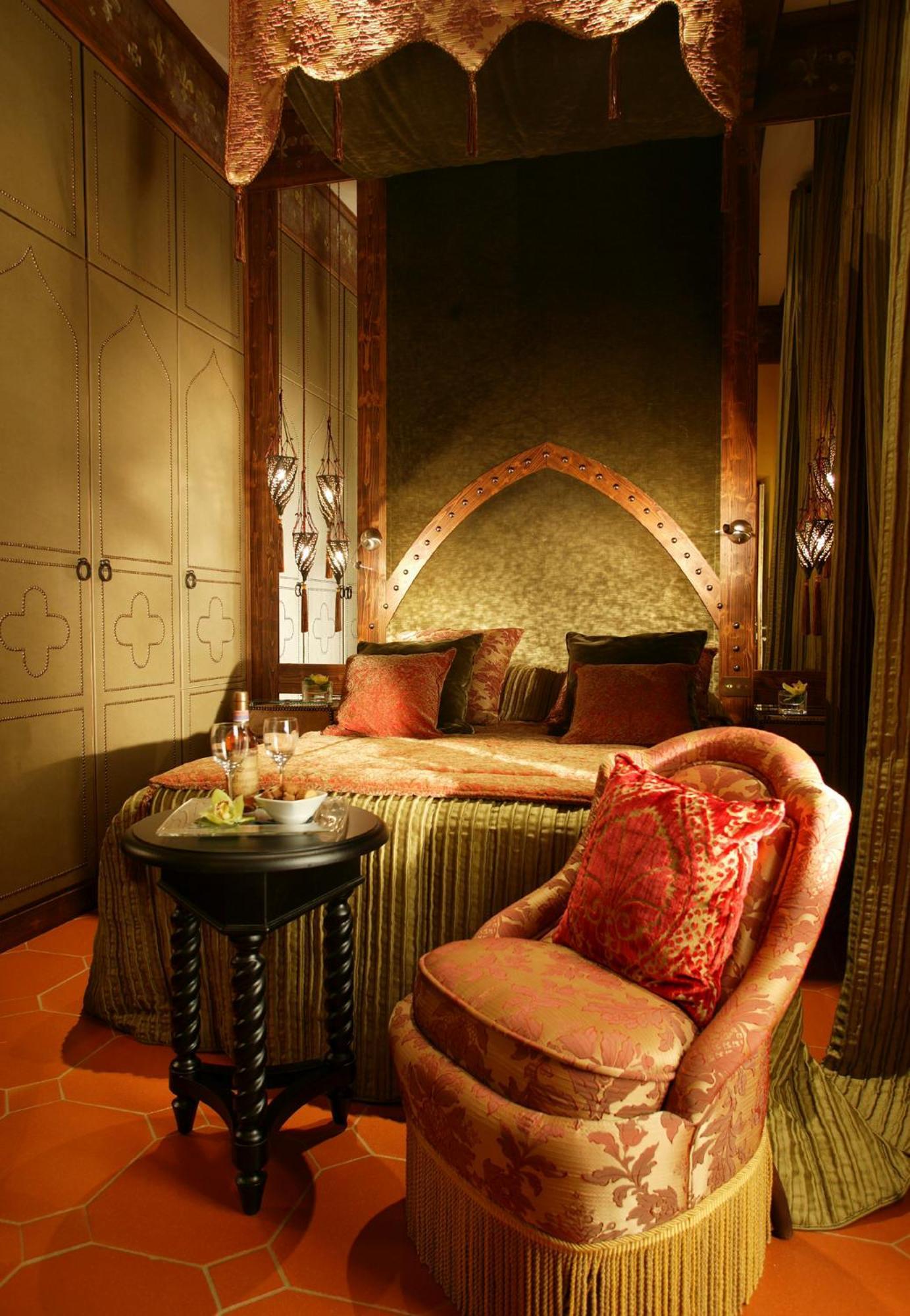 Hotel Bernini Palace Флоренция Екстериор снимка A suite at the Taj Mahal Palace