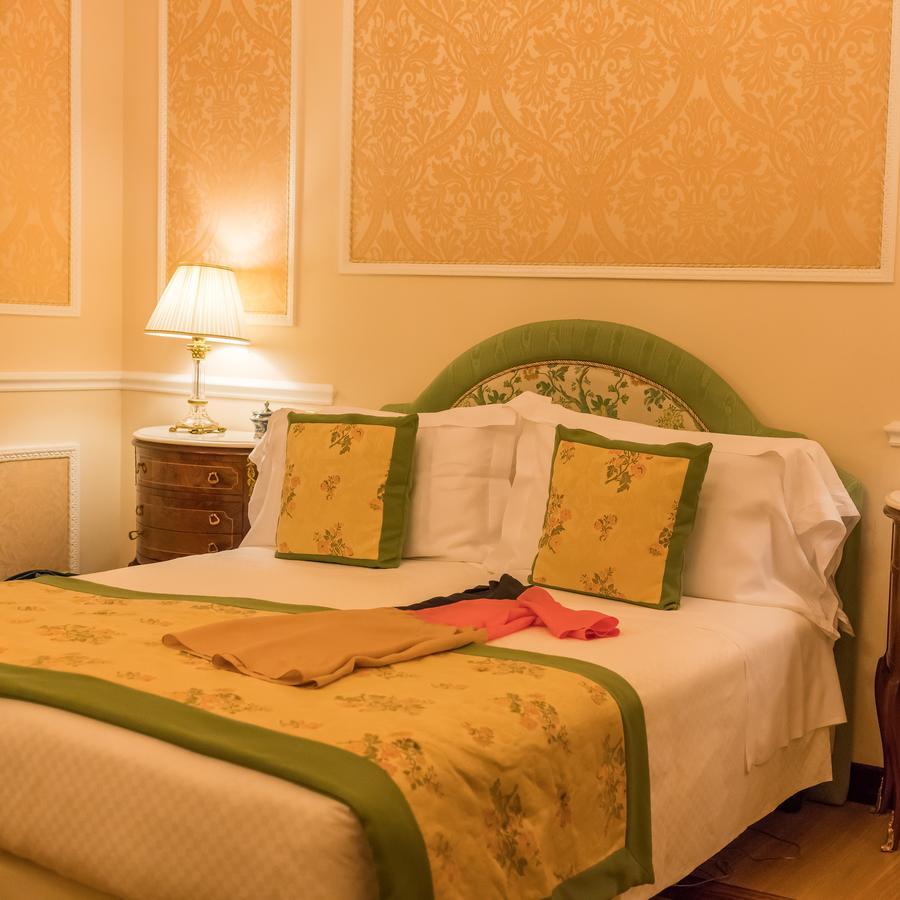 Hotel Bernini Palace Флоренция Екстериор снимка A bedroom at the hotel