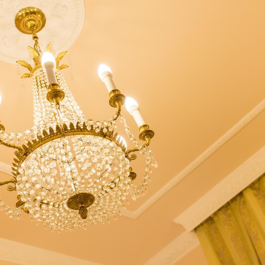 Hotel Bernini Palace Флоренция Екстериор снимка A chandelier