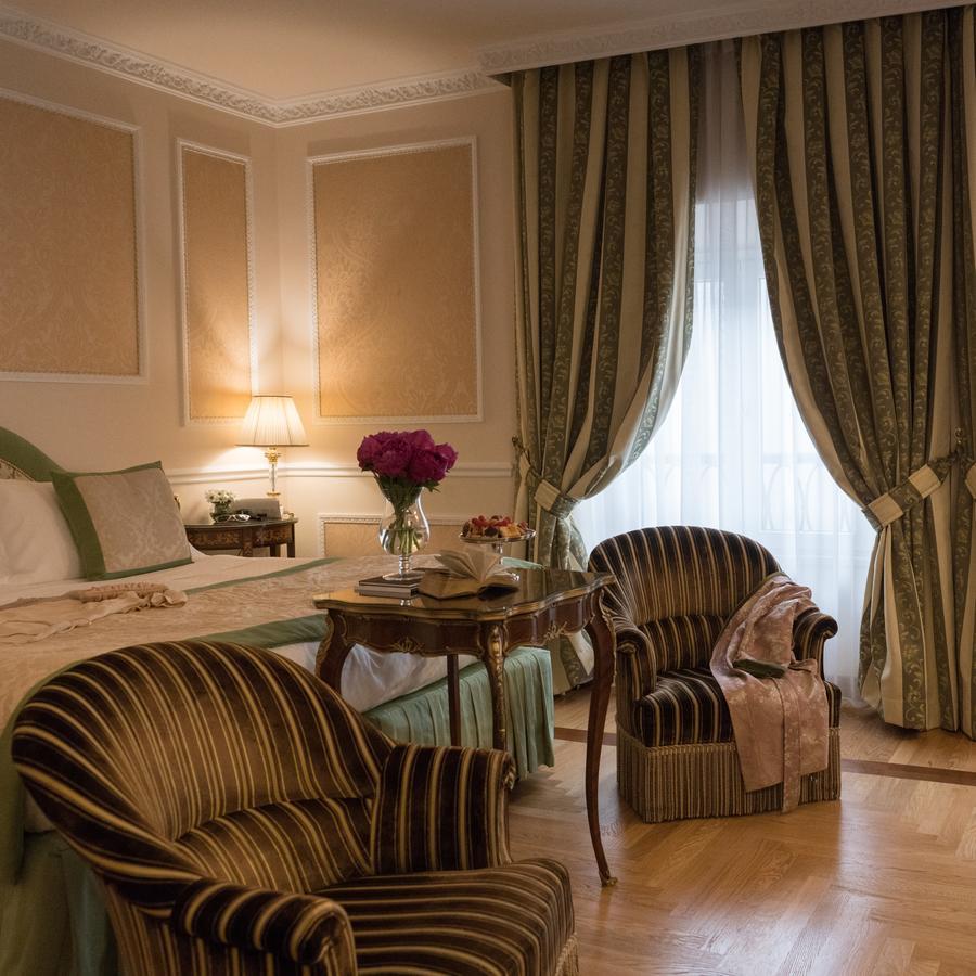 Hotel Bernini Palace Флоренция Екстериор снимка A room at the hotel