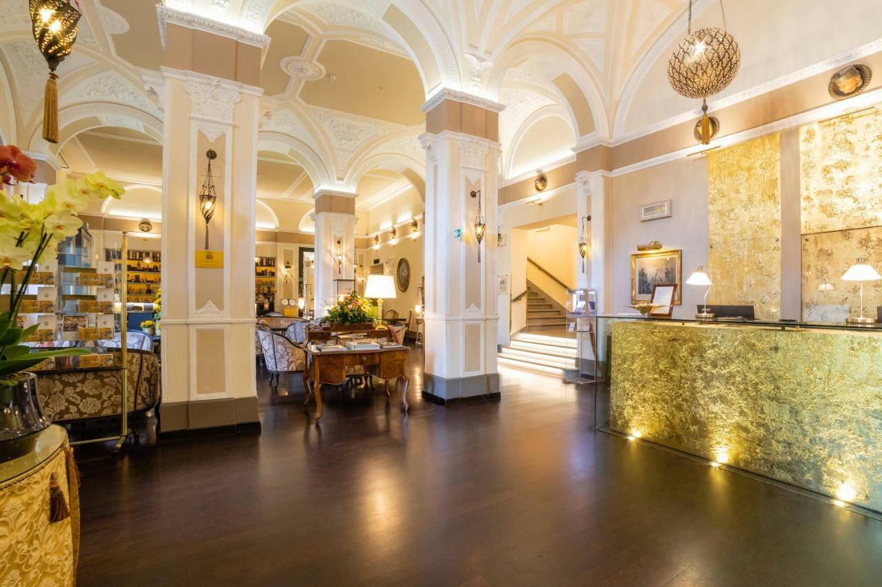 Hotel Bernini Palace Флоренция Екстериор снимка The lobby of the hotel