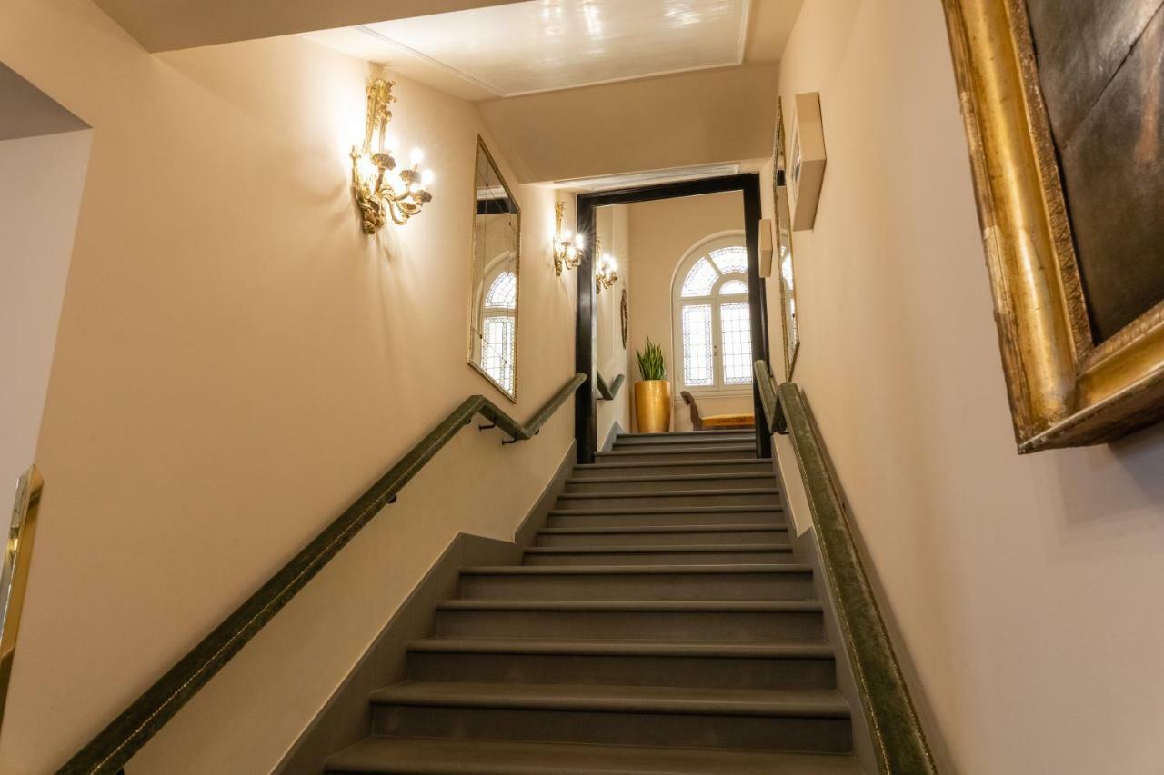 Hotel Bernini Palace Флоренция Екстериор снимка Interior of the museum