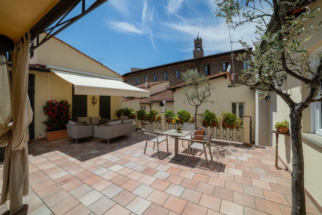 Hotel Bernini Palace Флоренция Екстериор снимка The courtyard of the museum