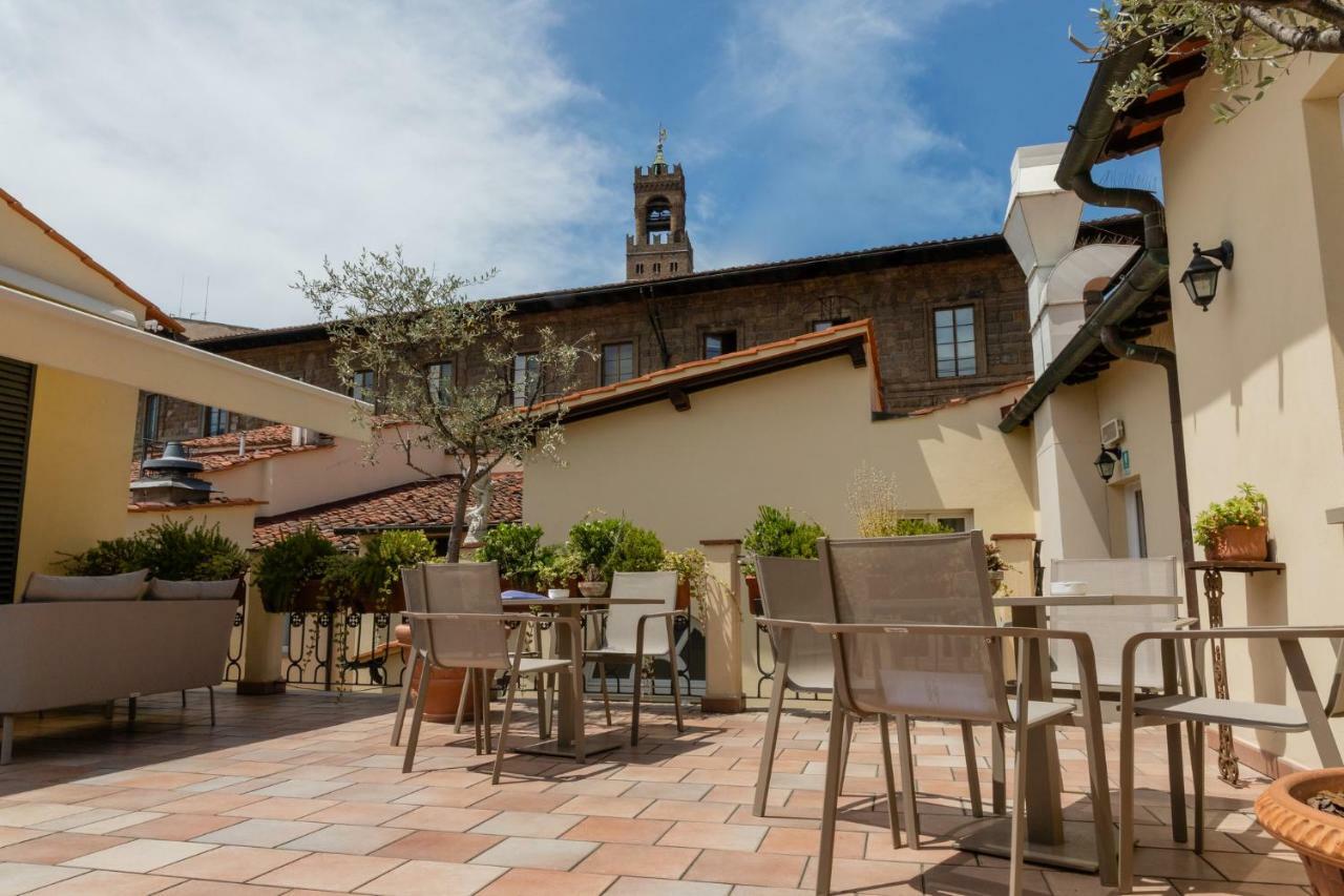 Hotel Bernini Palace Флоренция Екстериор снимка The courtyard of the hotel